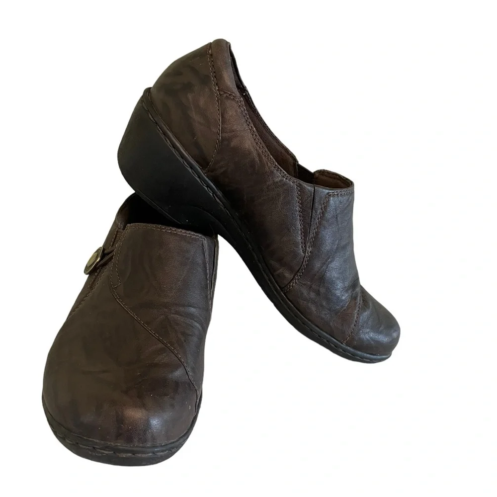 Clarks distressed brown